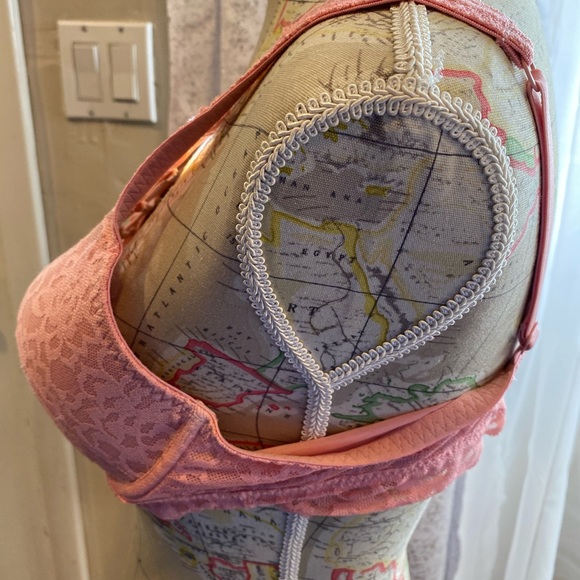 Like New Pink Victoria Secret Push Up Padded Bra - Picture 8 of 10
